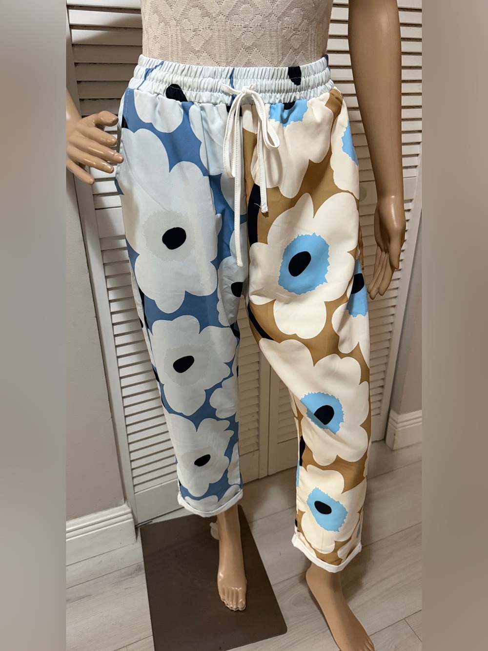 Statement Floral Drawstring Pants Blue Tan Wide Leg Cropped Resort Style S/M NWT